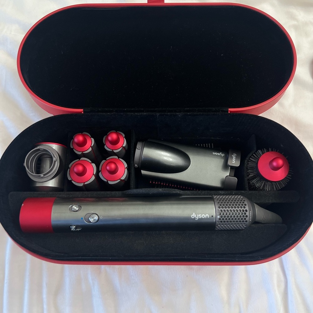 Red Dyson Airwrap™ multi-styler 
attachments for faster and easier styling⁴